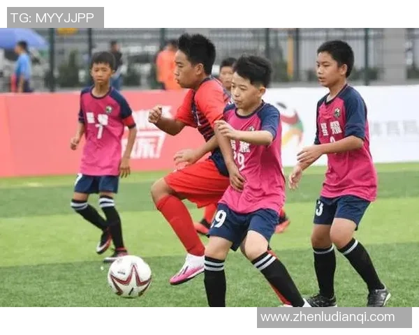 今年退役的足球明星们齐聚一堂共同回顾辉煌岁月的珍贵合照